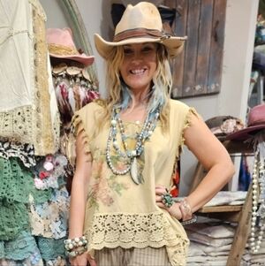 NEW A Rare Bird Robin Delight Butterfly Shirt Boho Lace-Trim Floral Tank